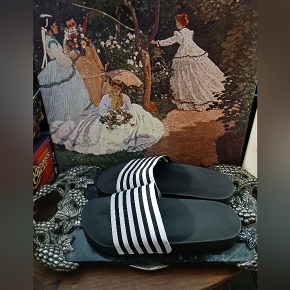 🩴🩴My Tackie Tee's Black&White Slides New!!! Size 8 U.S.A.,A Fabulous Gift.💝🎁 - Picture 9 of 13